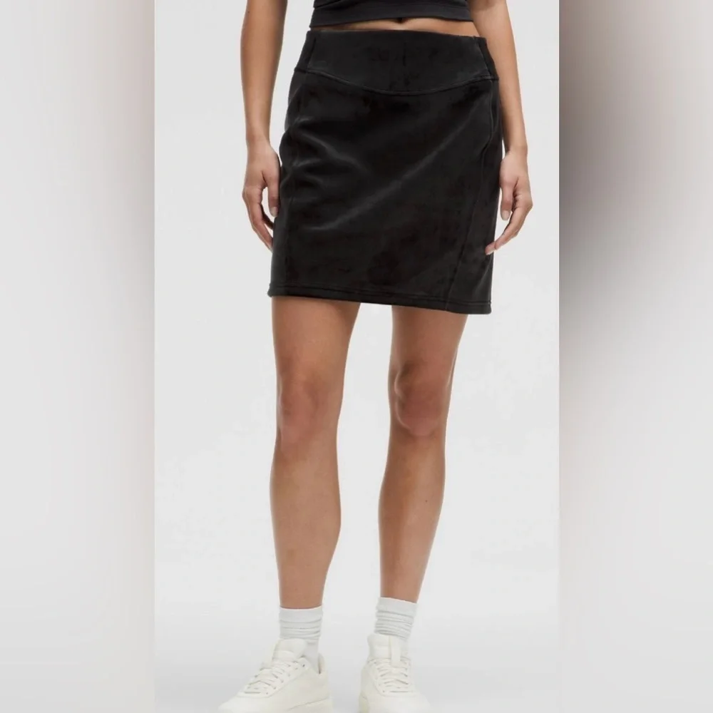 Lululemon Scuba HR Mini Skirt Velvet Size M NWT
